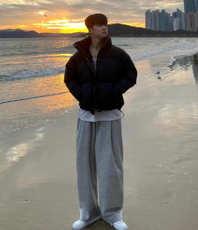 숏패딩/패딩조끼 코디