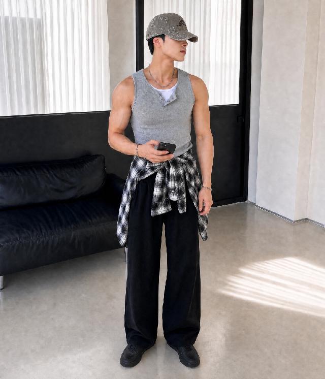 민소매 티셔츠 코디