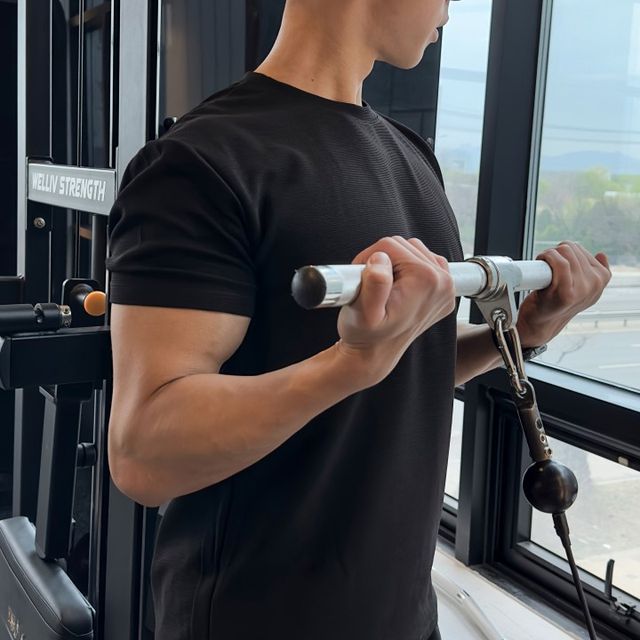 어깨 넓어지는 퍼펙트 머슬핏 라운드 티셔츠 운동복 짐웨어 헬스복