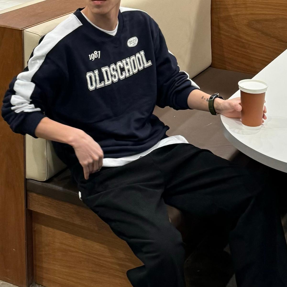 당일배송] 남녀공용 올드스쿨 브이넥 맨투맨 (3color)