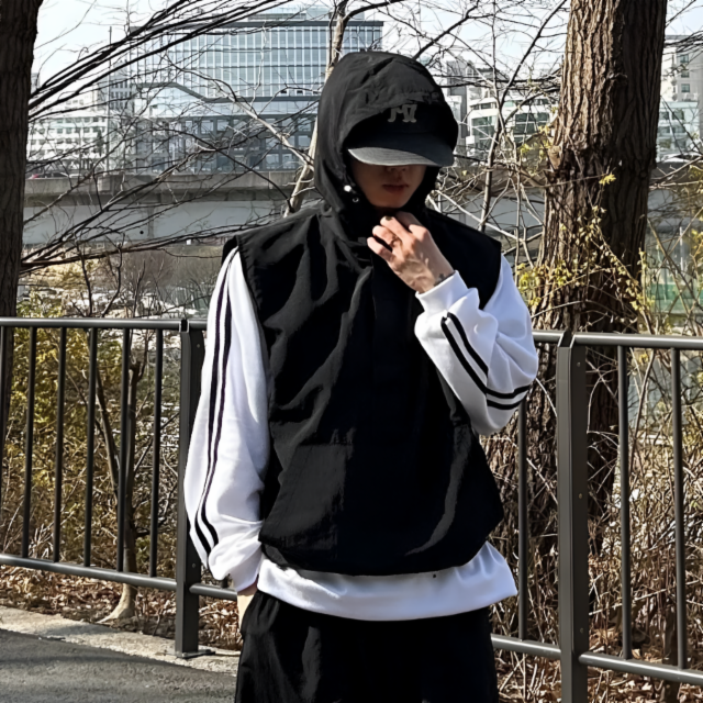 [26신상/주문폭주] 브리즈 아노락 스트링 조끼 후드 바람막이 (3color) 오버핏 간절기 여름 런닝 방수 고프코어 윈드브레이커