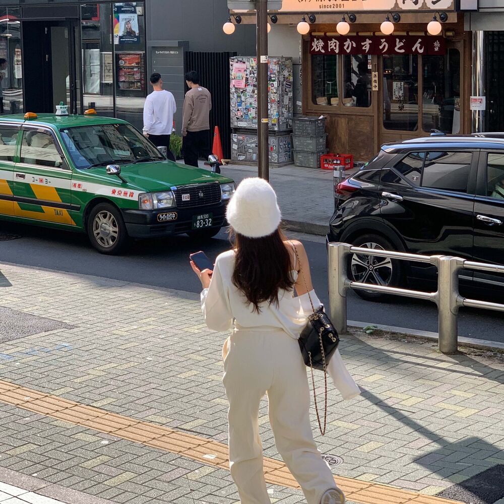 Image: https://image.brandi.co.kr/cproductdetail/2023/11/15/590b10f9b4a37ab6ba9a38236b3c627c.jpg