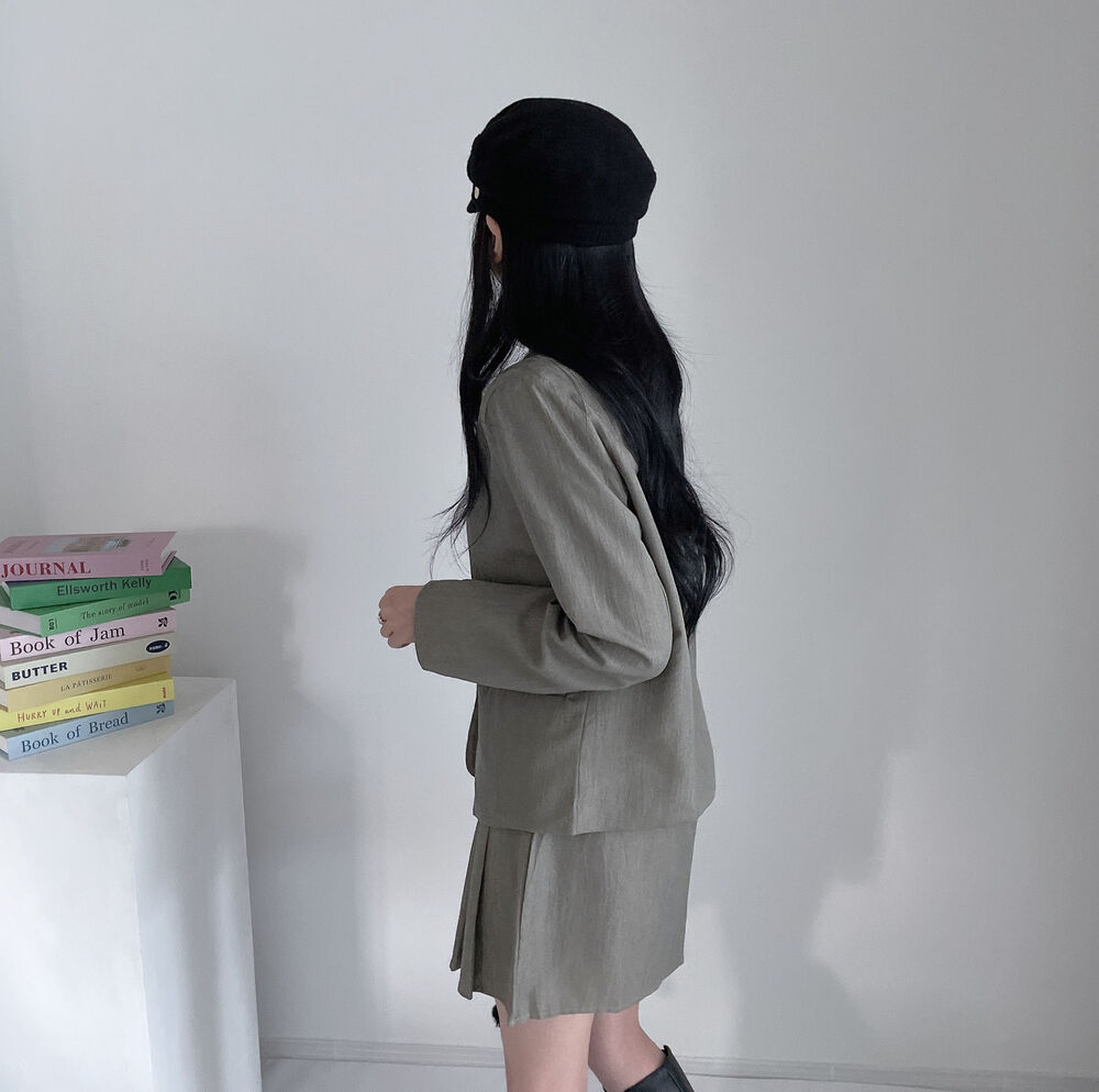レディースミニトップス✦春のお出かけに✦シンプルノーカラー金ボタン レディースミニトップス✦春のお出かけに✦シンプルノーカラー金