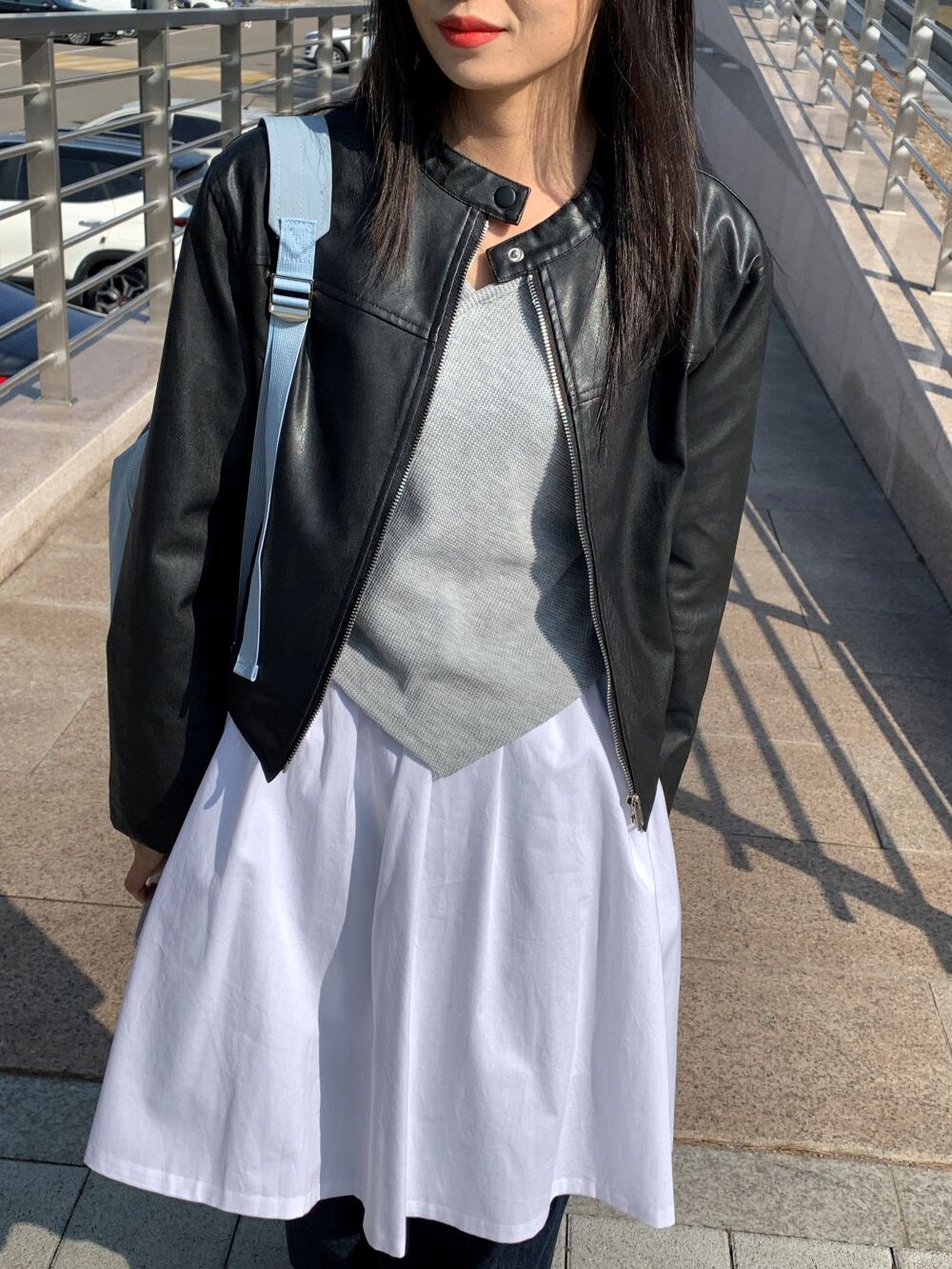 ラウンドネックノーカラークロップドフェイクレザージャケット