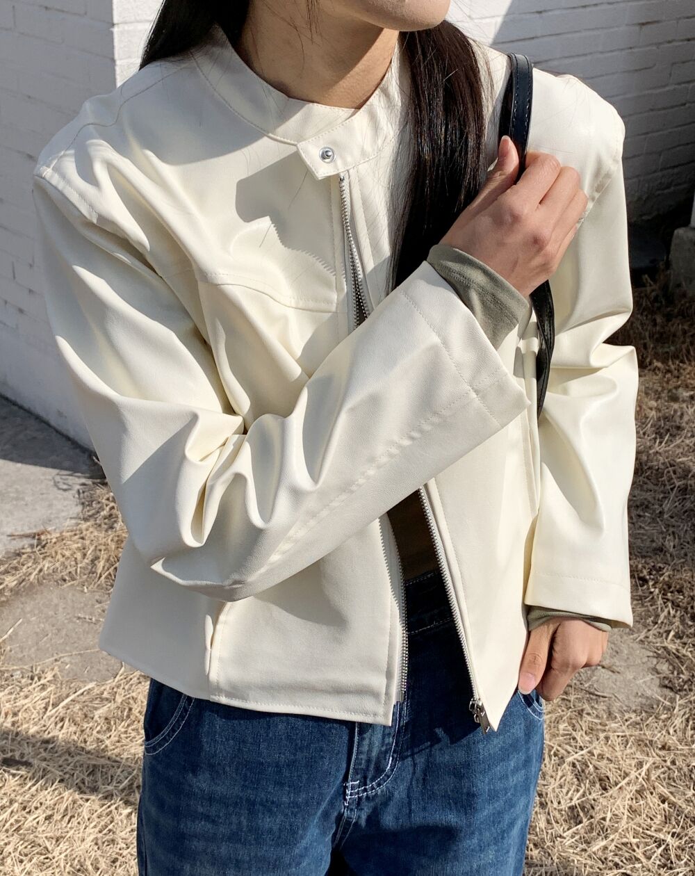 ラウンドネックノーカラークロップドフェイクレザージャケット2color