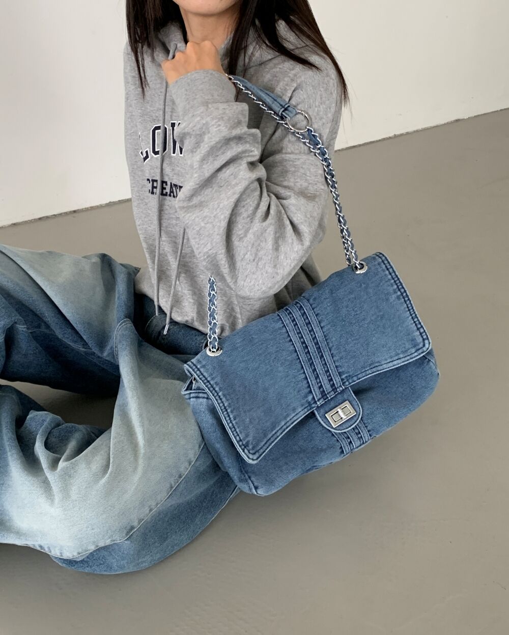 トリーバーチ　デニムチェーンバック　美品 254611316a.jpg