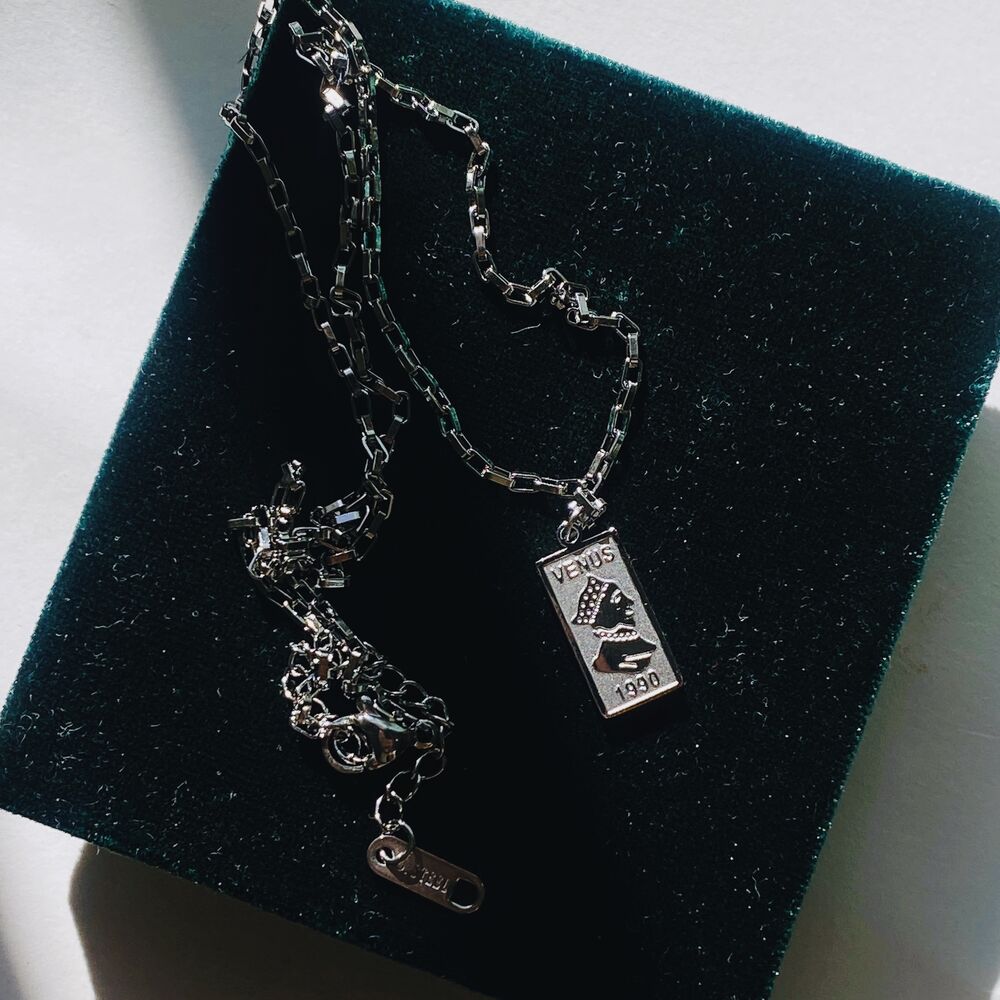 써지컬스틸] 스퀘어 클립체인 VENUS 1990 여왕 사각 코인 목걸이